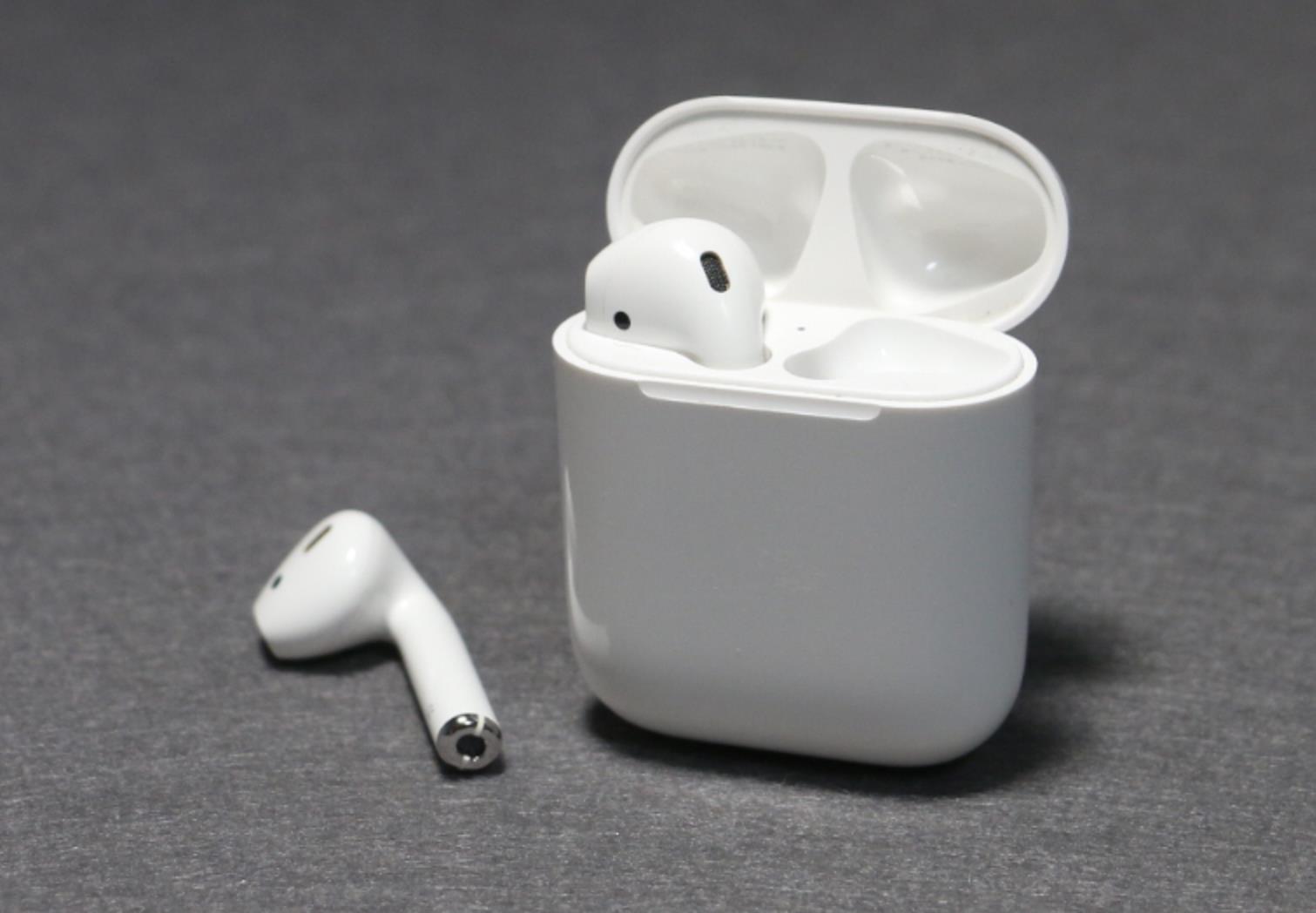 AIRPODS.jpg